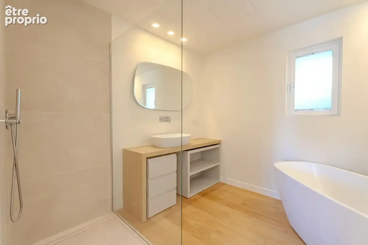 Villa contemporaine rénovée, terrain plat et piscine - photo 15