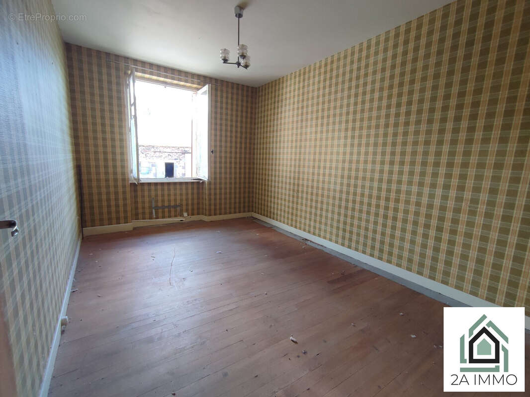 Maison à CHAPDES-BEAUFORT