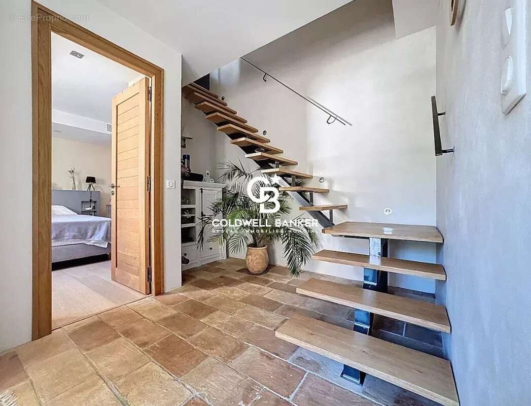 Maison à TOURRETTES