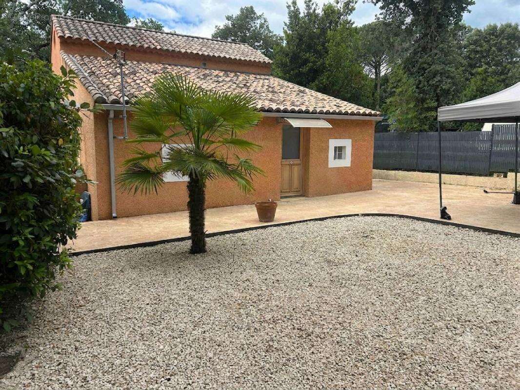 Maison de charme avec accès privé rivière – fort potentiel locatif – secteur Pont du Gard - photo 1