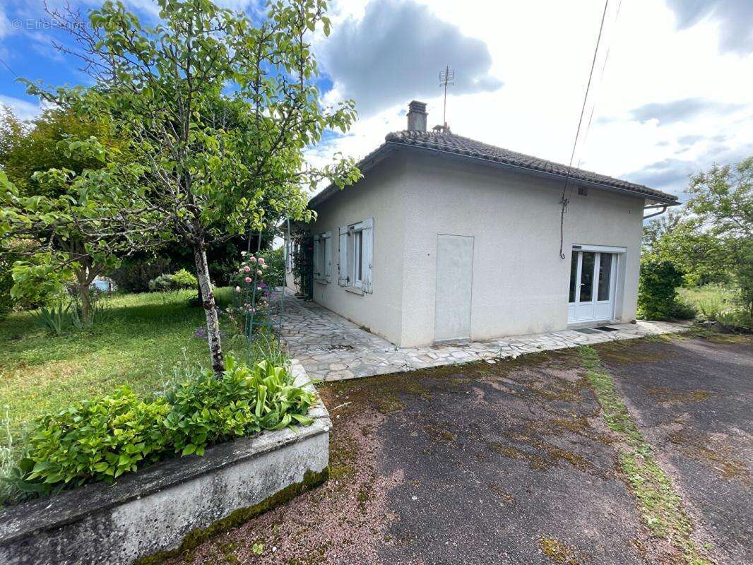Maison à LA TOUR-BLANCHE