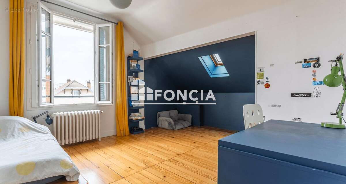 Maison à L'HAY-LES-ROSES