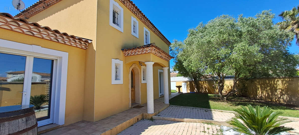 Maison à MAUGUIO