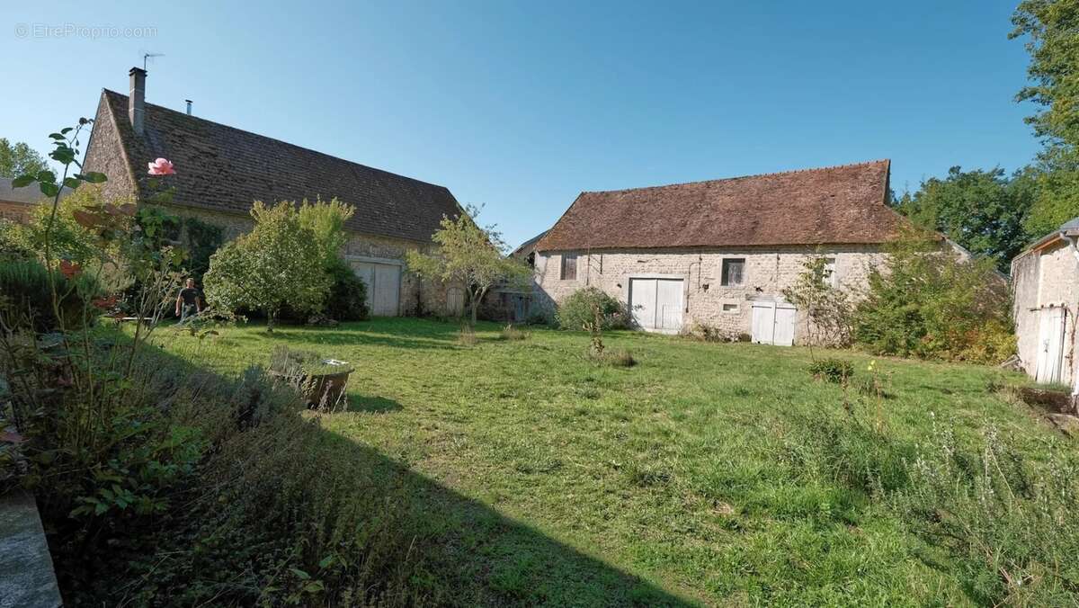 Maison à SAINT-MARTIN-DU-PUY