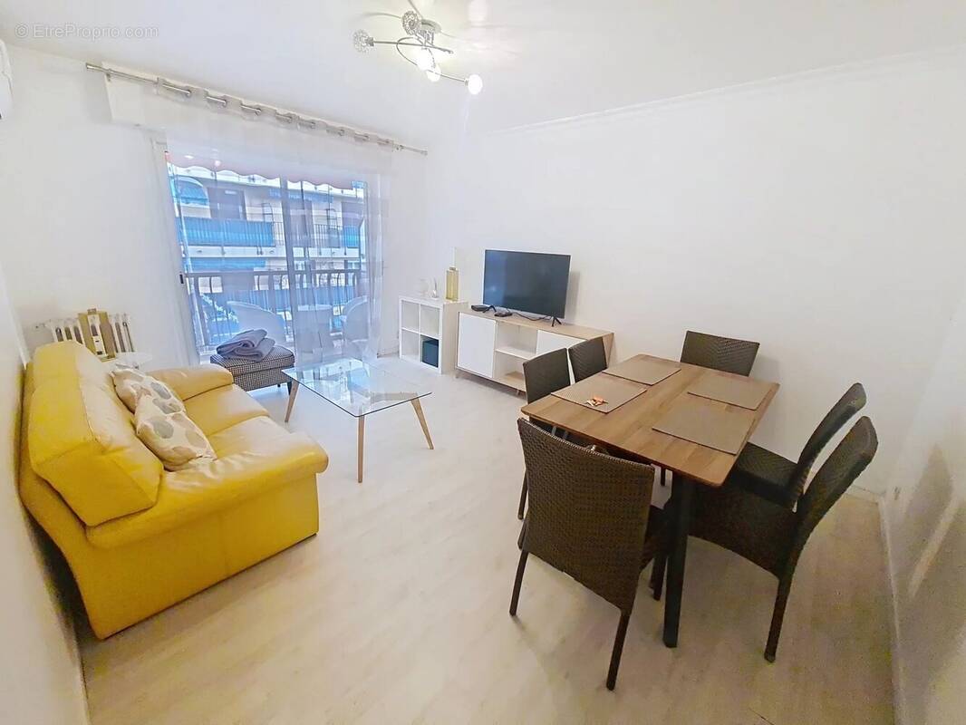 Appartement à VALLAURIS