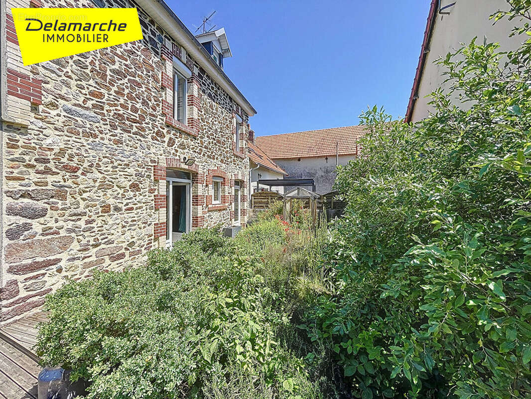 Maison à COUDEVILLE-SUR-MER