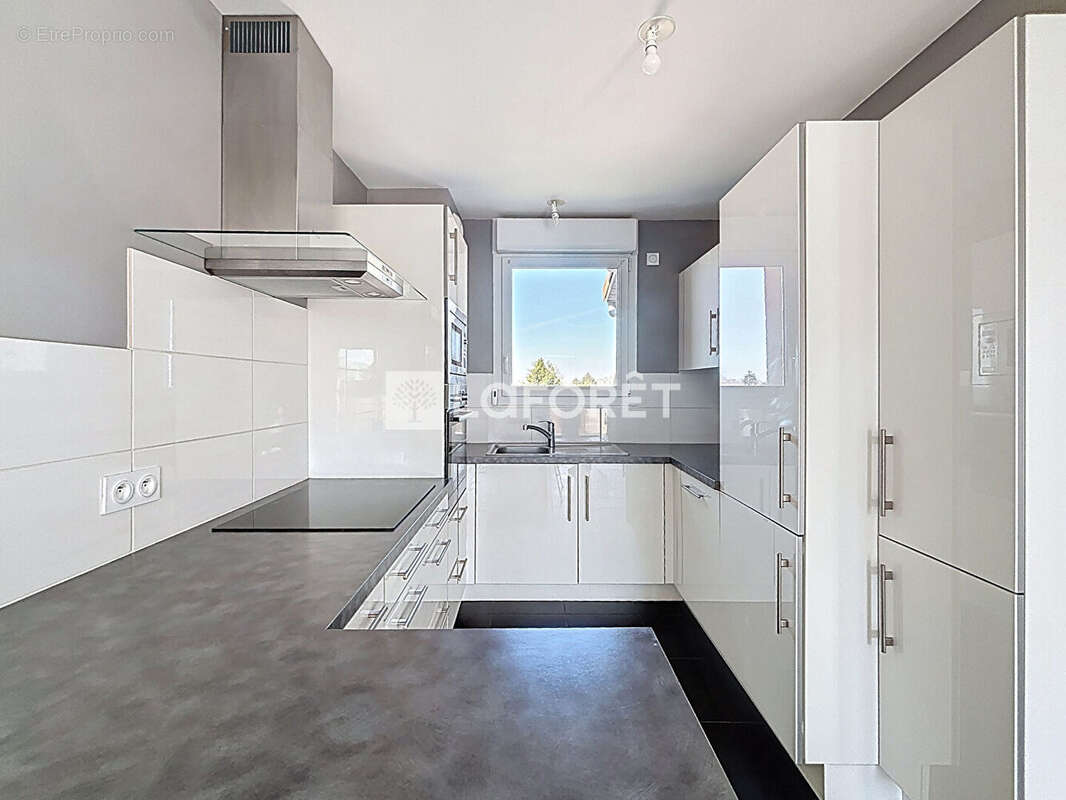 Appartement à SAINT-DENIS-LES-BOURG