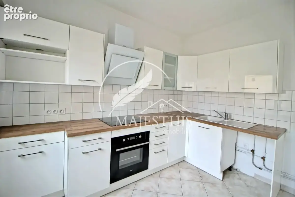 Toulon   haute-ville  appartement t3 traversant de 86,65 m2 avec cave - photo 3