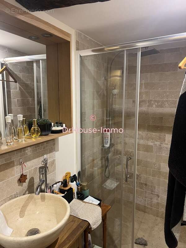 Appartement à GREOLIERES