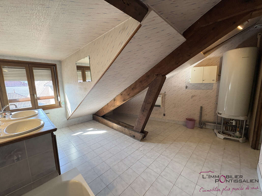 Pontarlier - centre ville : appartement de type 4 avec cave et garage - photo 13