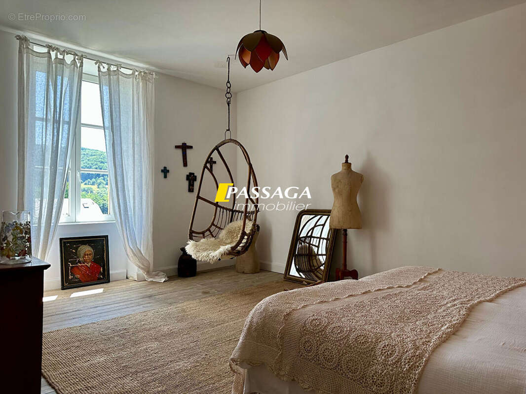 Maison à SAINT-SATURNIN-DE-LENNE