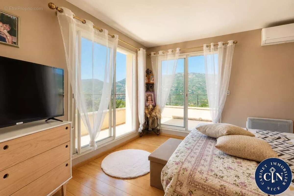 Maison 240 m² à Contes  - photo 9