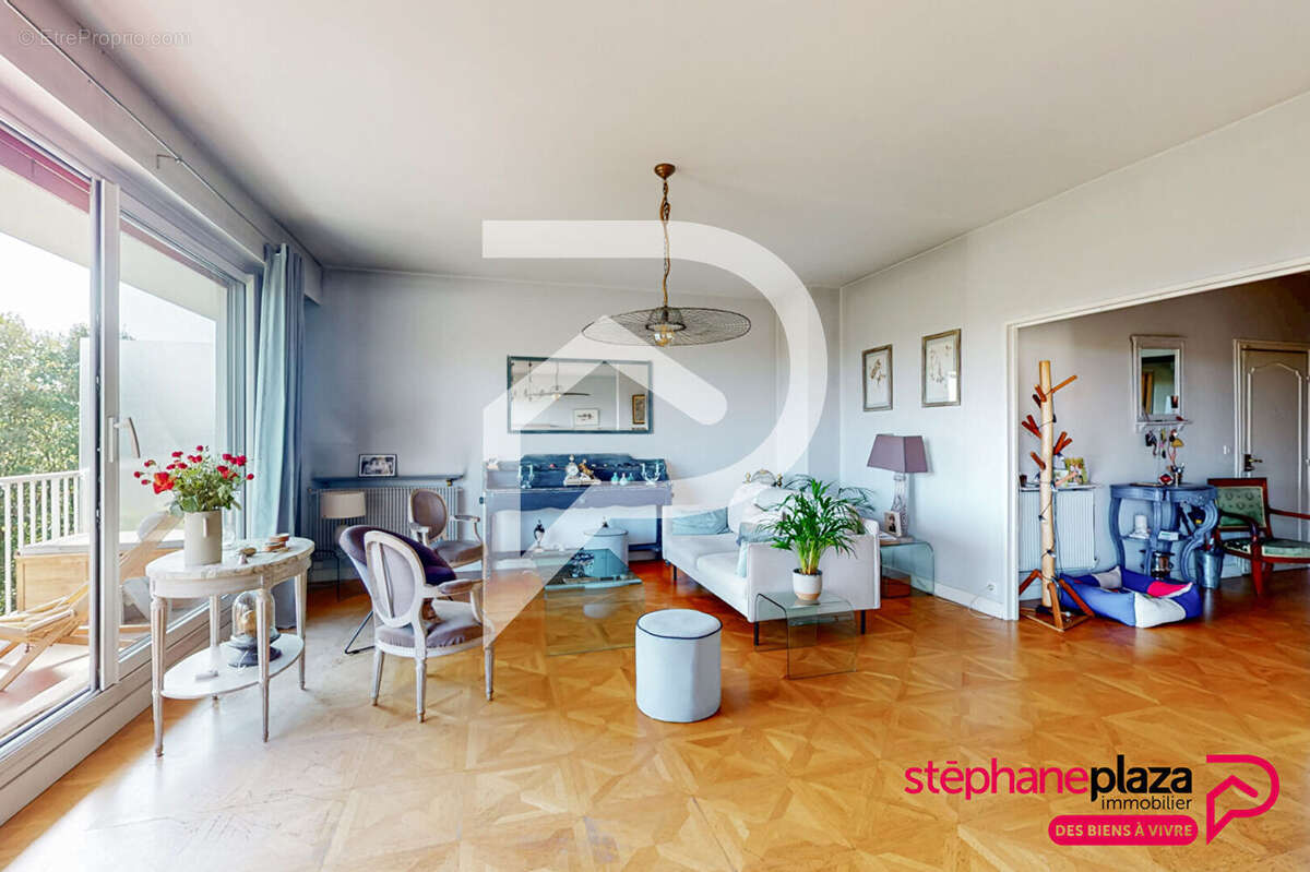 Appartement à LE MESNIL-LE-ROI