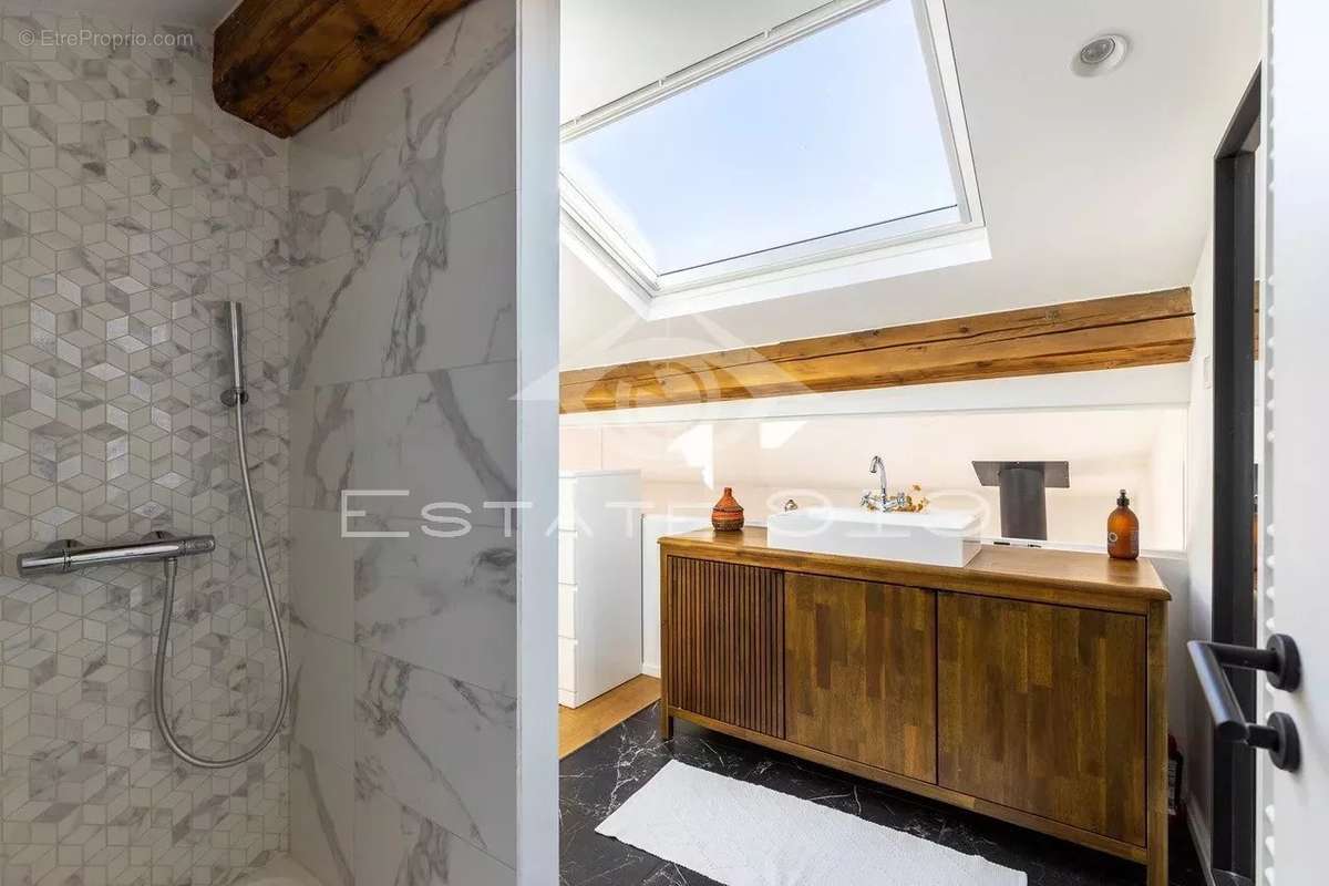 Appartement à MARSEILLE-6E