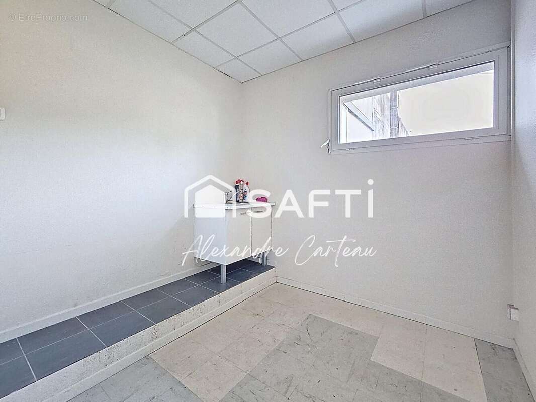 Photo 4 - Commerce à LATRESNE