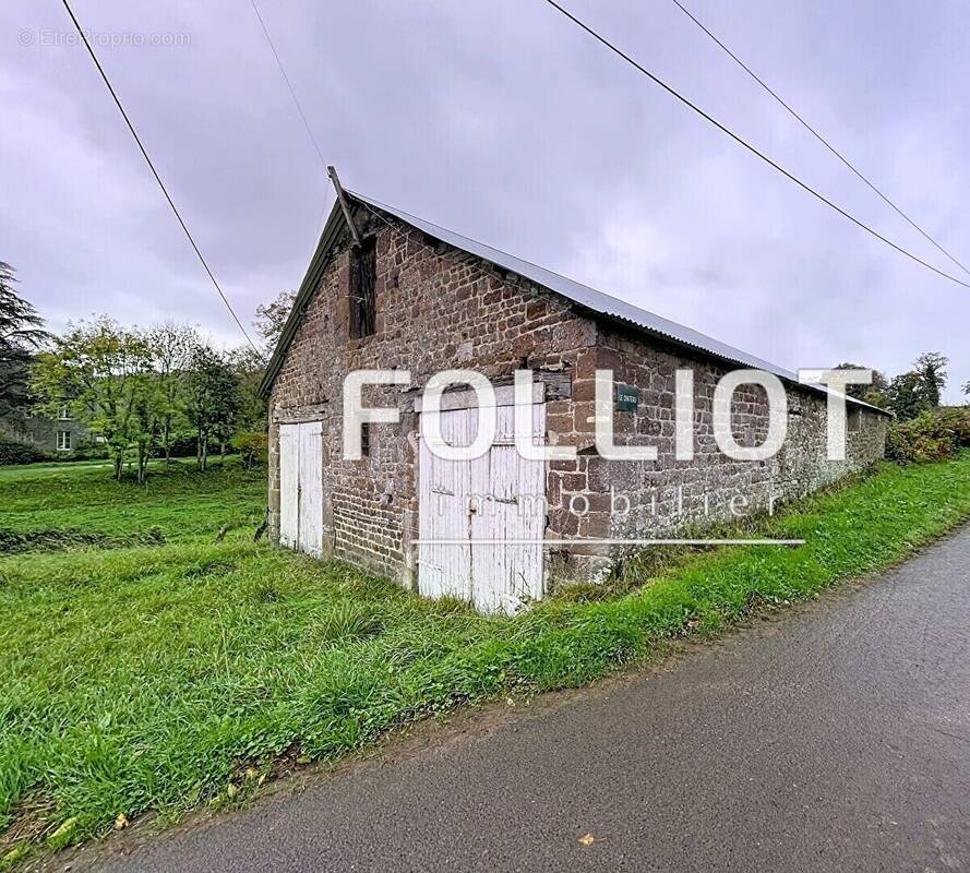 Parking à SAINT-DENIS-LE-GAST