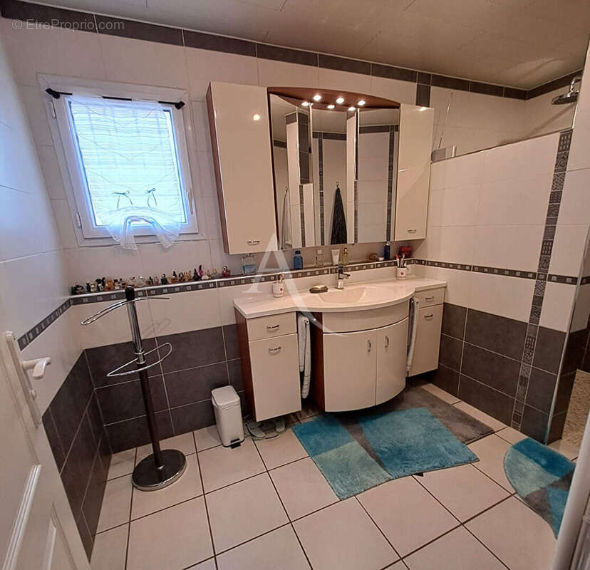 Maison à COMMEQUIERS