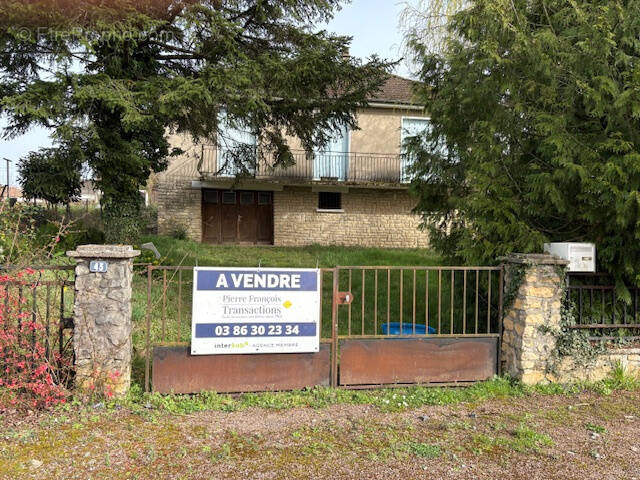 Maison à CERCY-LA-TOUR