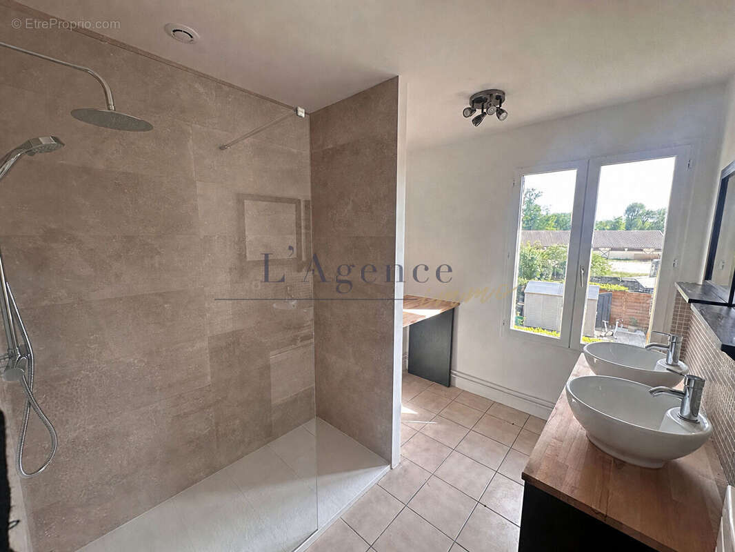 Appartement à LAMORLAYE