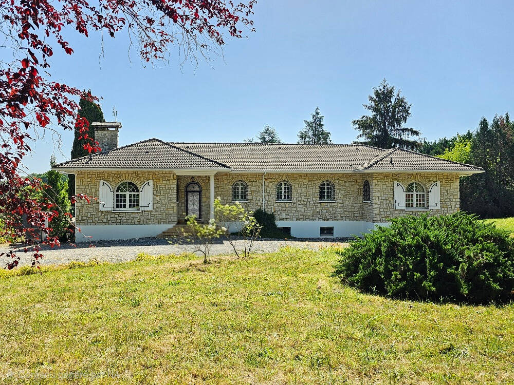 Maison à ROULLET-SAINT-ESTEPHE