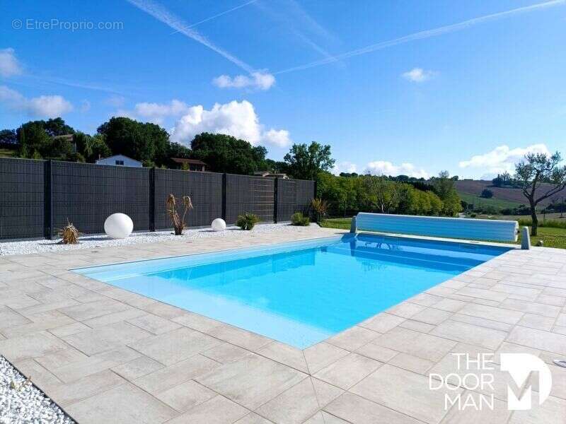 Maison à MAUZAC