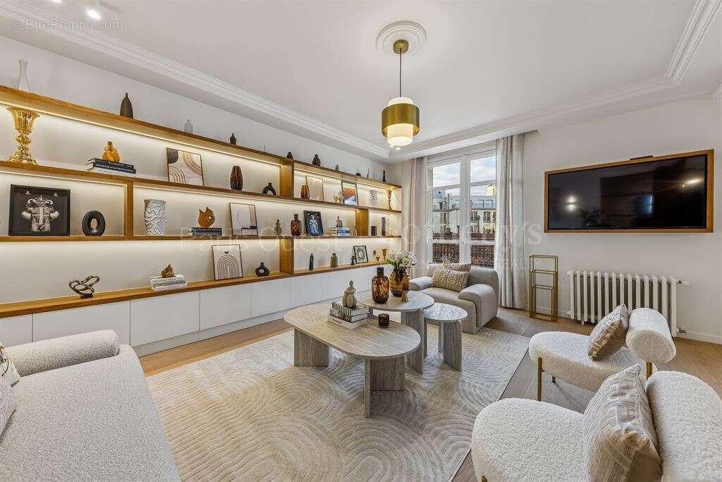 Appartement à PARIS-8E