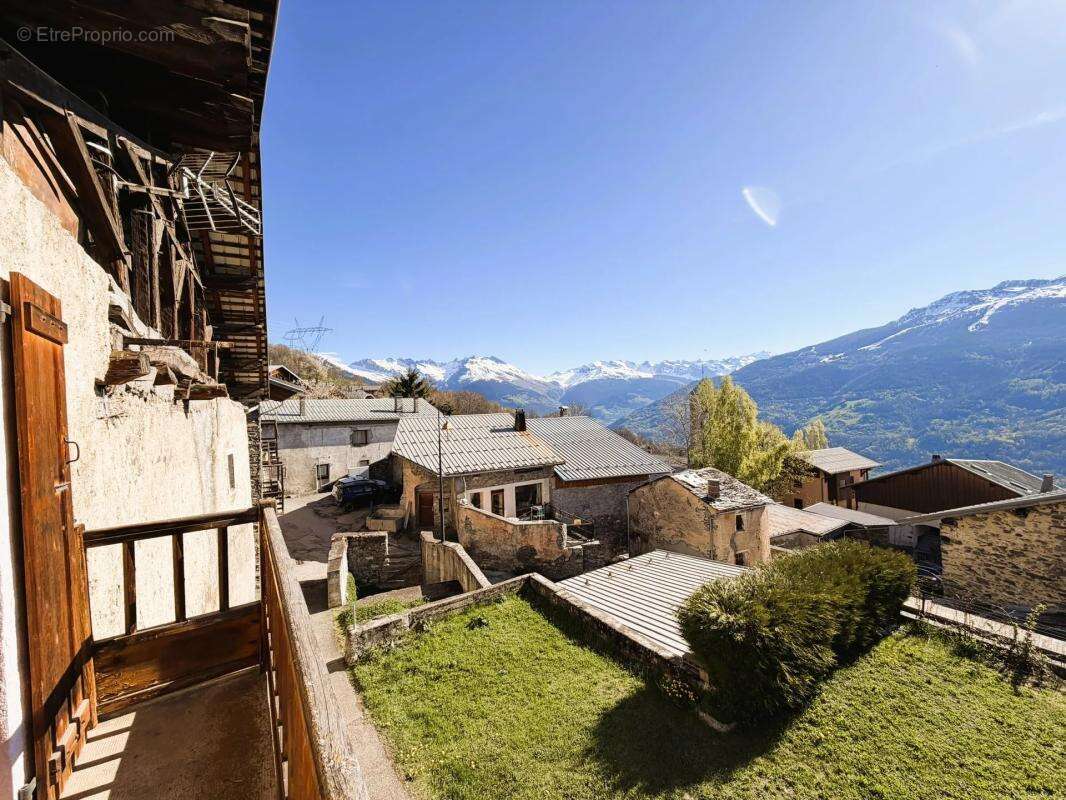 Maison à LES CHAPELLES