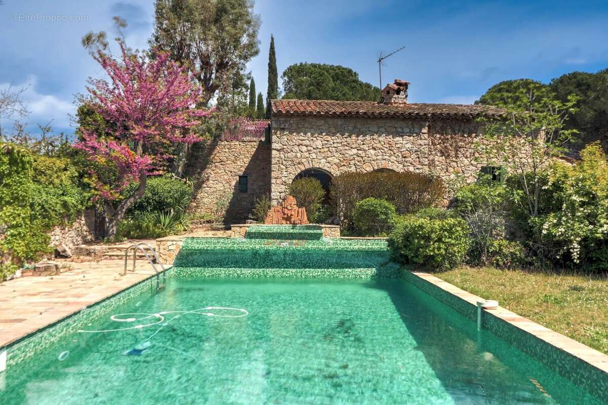 Maison à BAGNOLS-EN-FORET