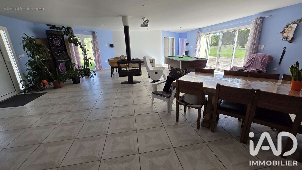 Maison 205 m² à Donnezac  - photo 6