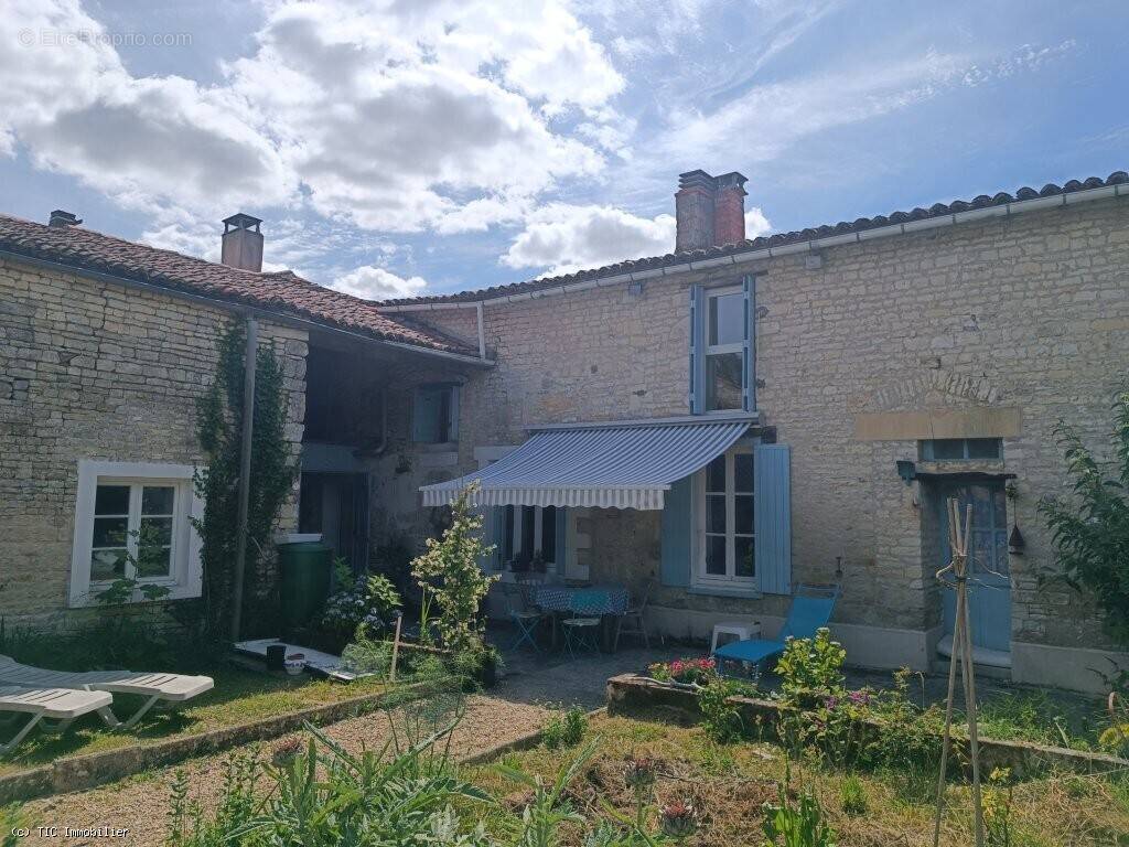 Maison à TONNAY-BOUTONNE