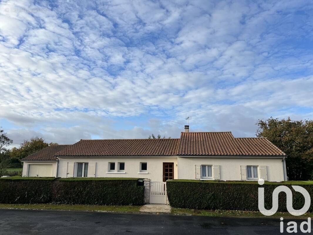 Photo 1 - Maison à LEZAY
