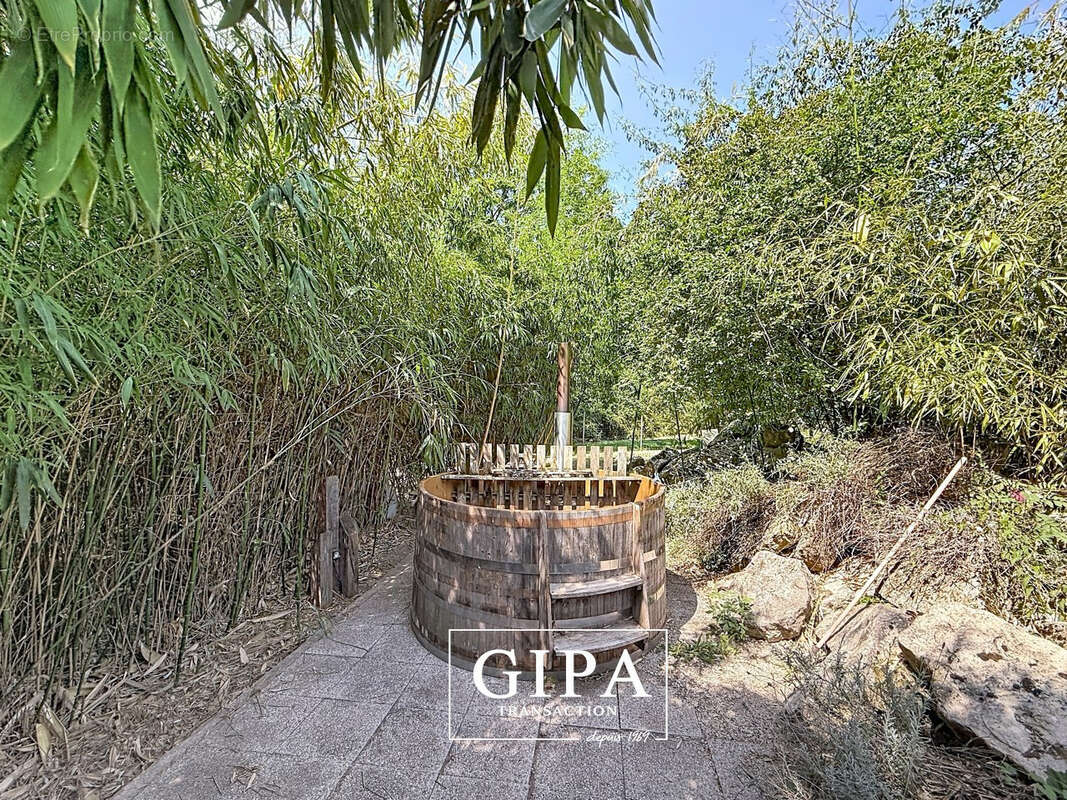 Maison d'architecte de 262 m2 - photo 2