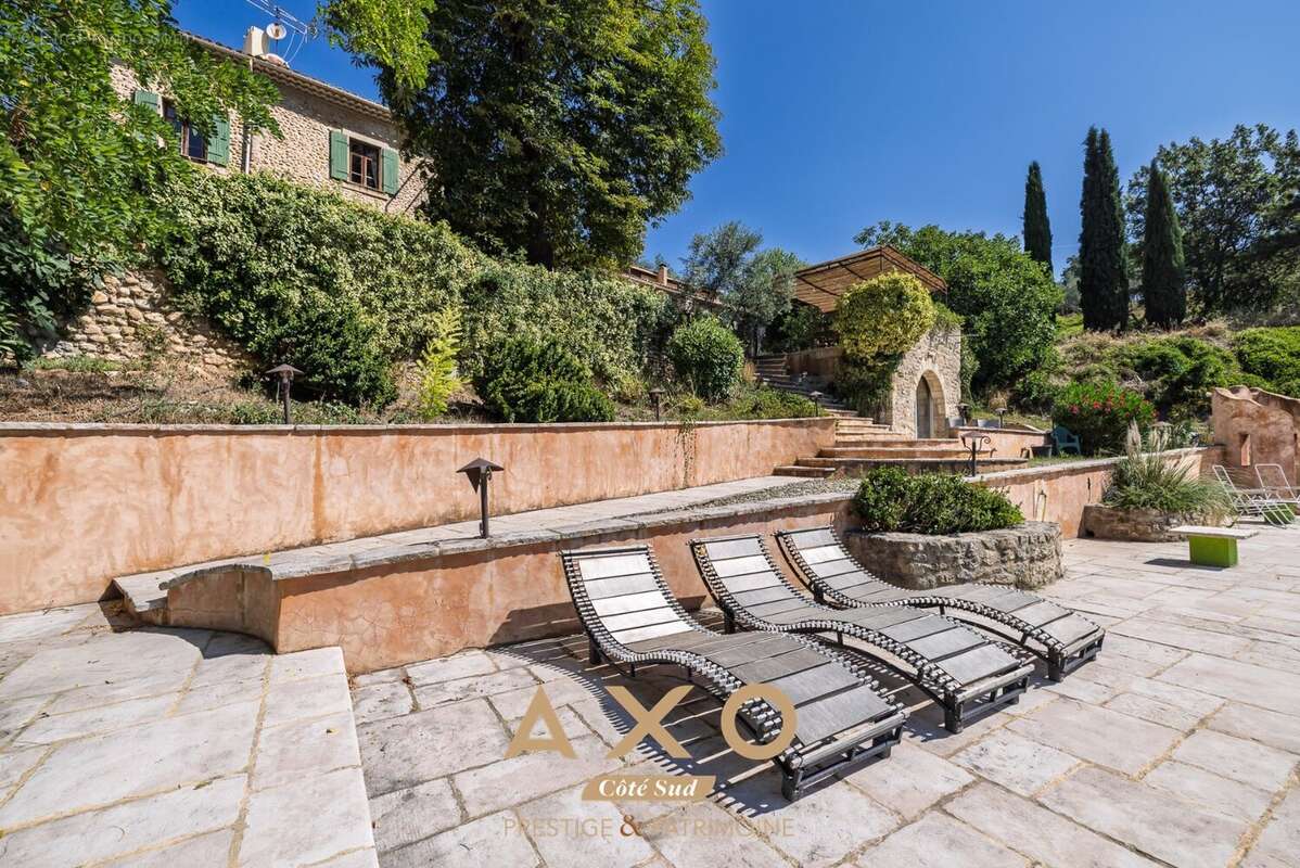 Allemagne-en-provence - bastide - 696 m² - 5 habitations - piscine 15x7 - terrain 1 ha - 995 000  - photo 3