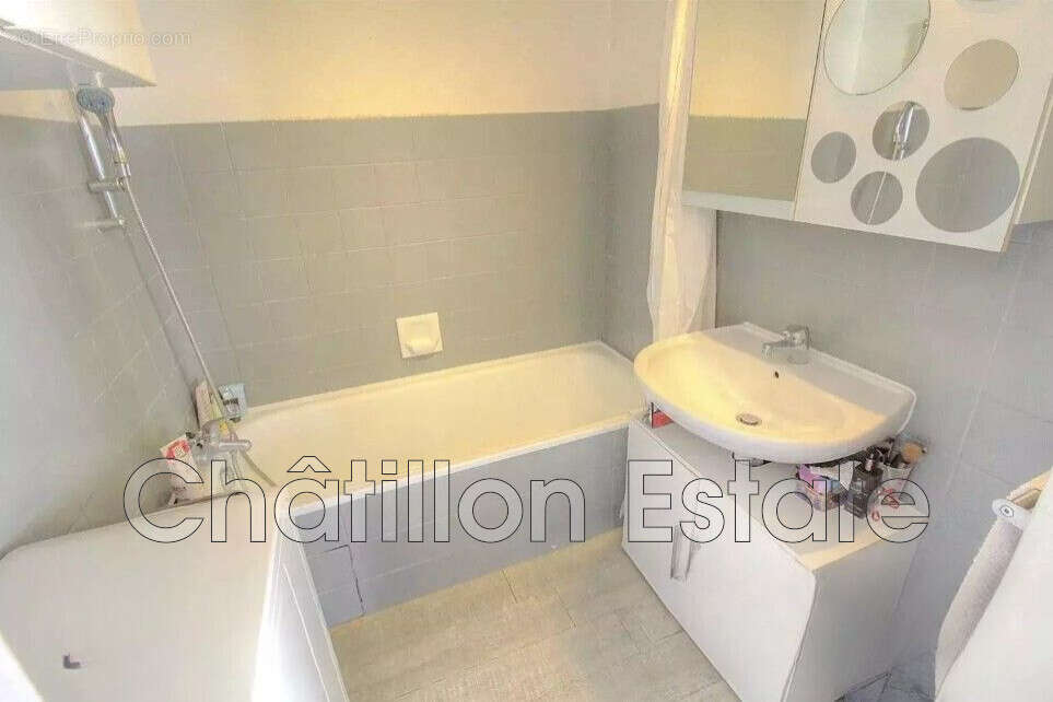 Appartement à VALLAURIS