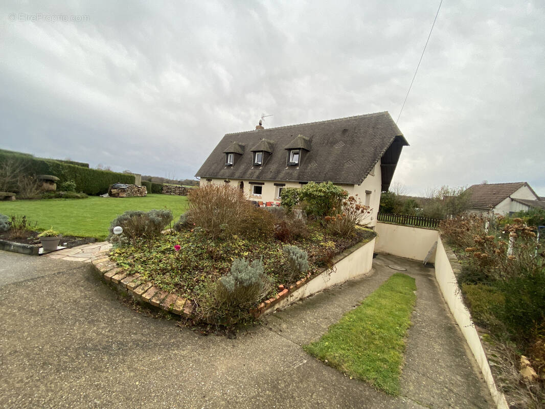 Maison à LE BEC-HELLOUIN