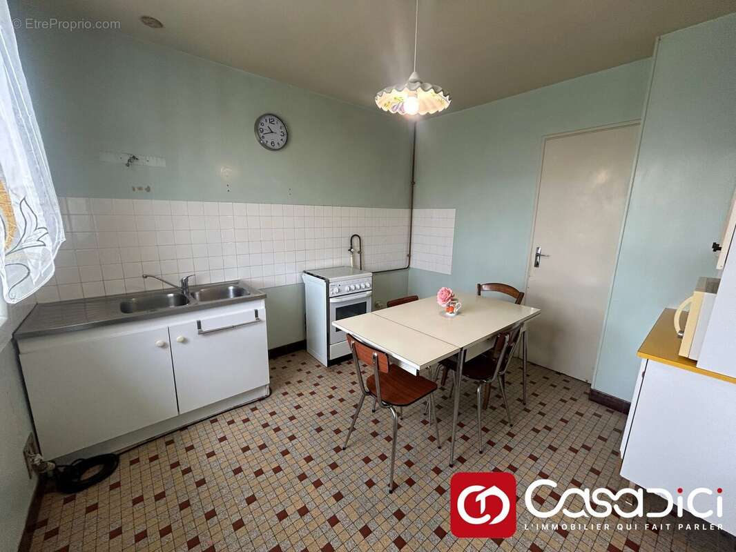 Maison à COSSAYE