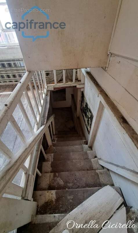 EN EXCLUSIVITÉ – Immeuble de rapport à rénover – Pointe-à-Pitre (971) - photo 7