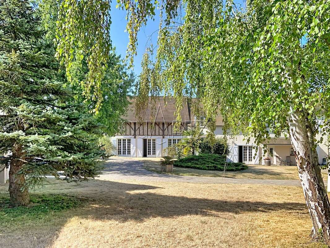Maison 517 m² à Anet  - photo 3