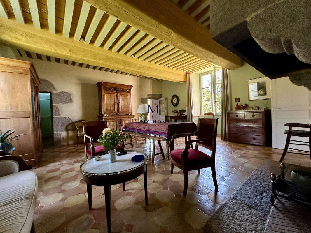 Maison à CARROUGES