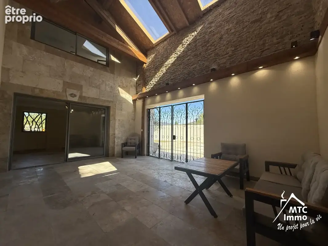 Triplex en pierre 182 m2 type maison de village haut standing 5 chambres piscine - photo 33