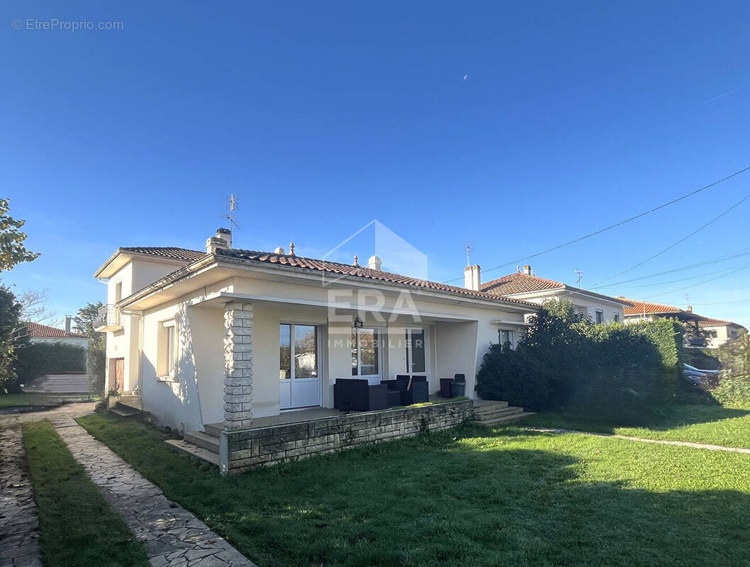 Maison à PINEUILH