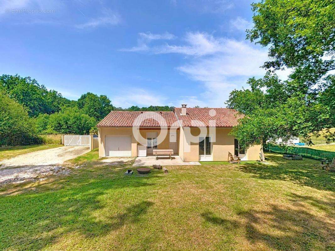 Maison à NOTRE-DAME-DE-SANILHAC