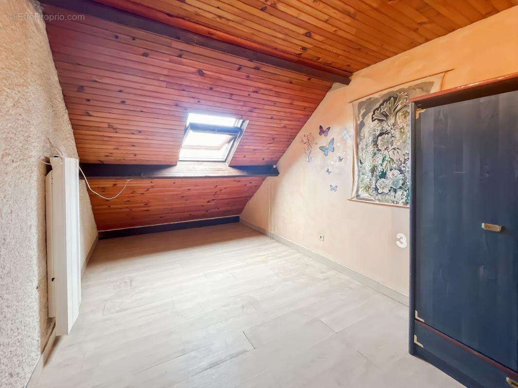 Maison à MARCILLY-EN-VILLETTE