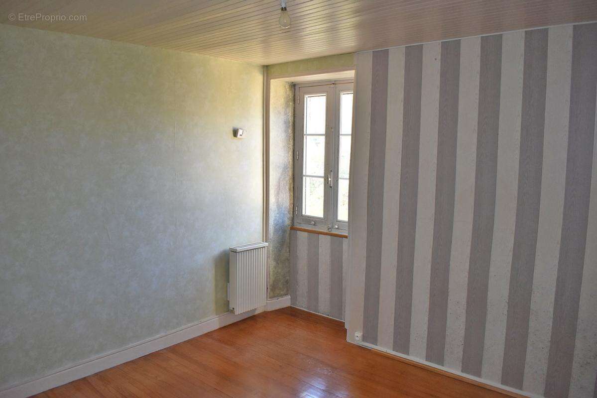 Maison à SAINT-AMAND-DE-COLY