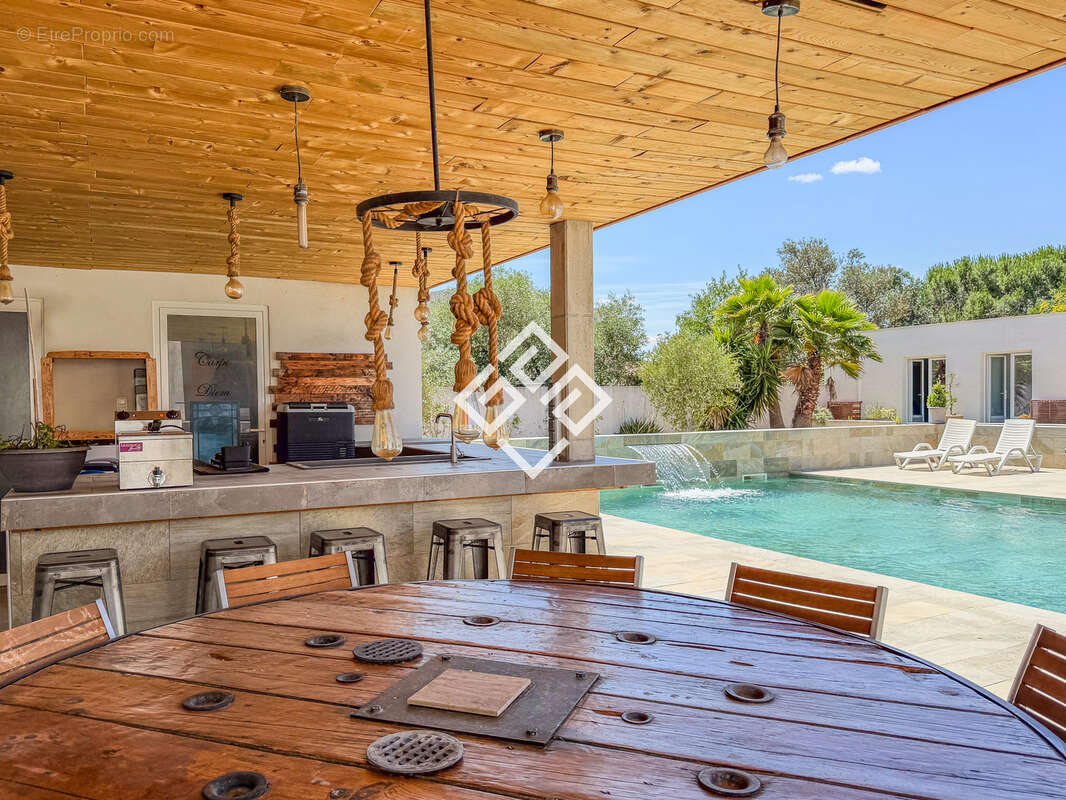 LUCIE - Villa de Standing avec Piscine, Jacuzzi, Pool House & Dépendances - photo 21