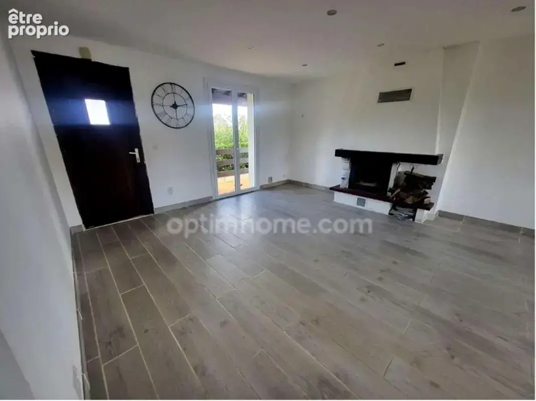 Maison rénovée avec 3 chambres, 1 200 m² de terrain et vue dégagée – Au calme ! - photo 3
