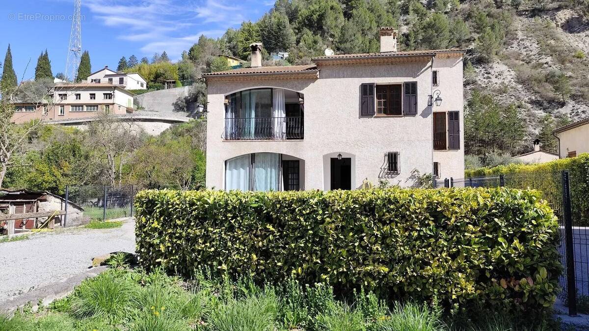 Maison à PUGET-THENIERS