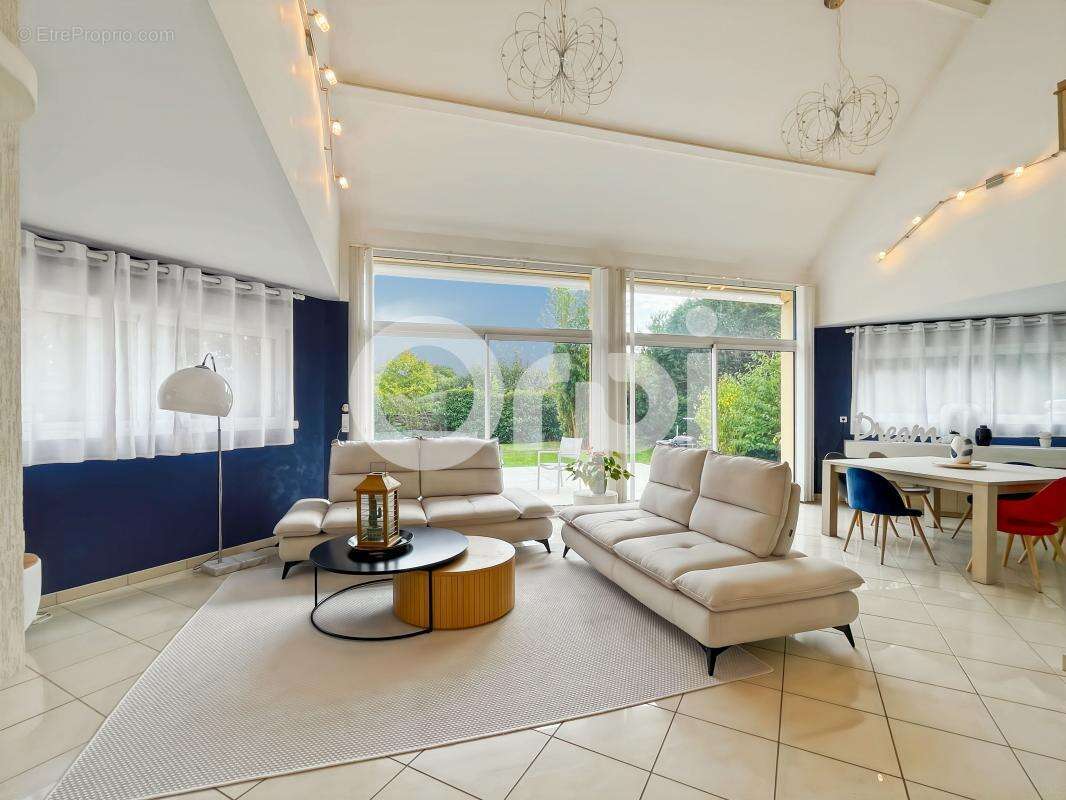 Maison à SAINT-SEBASTIEN-DE-MORSENT