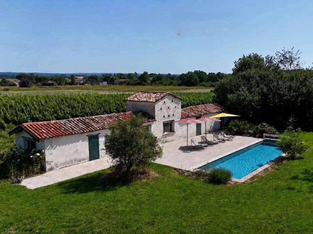 Ferme de style périgordien avec opportunités commerciales - photo 2