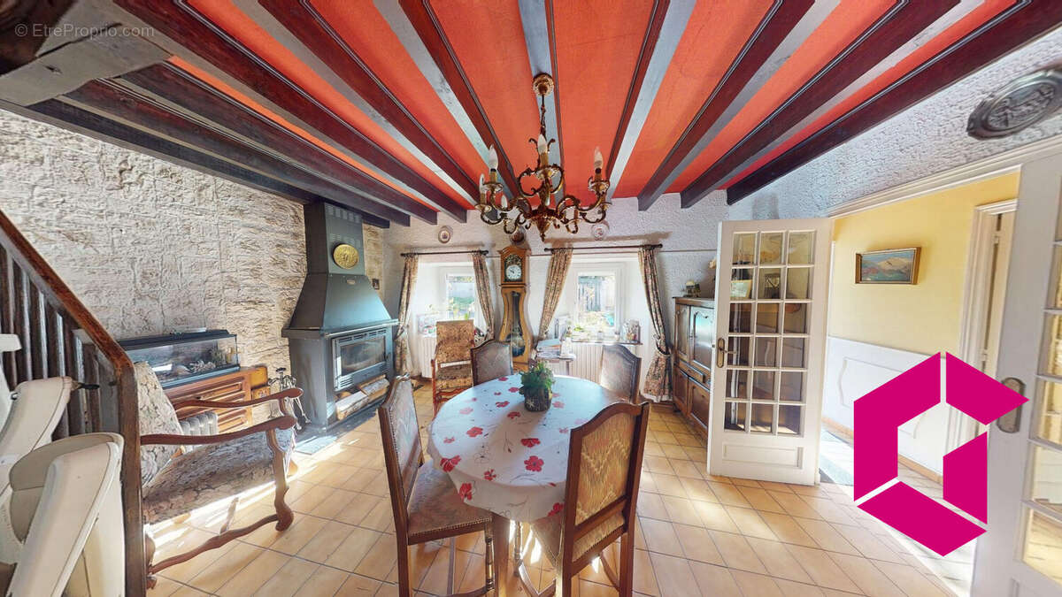 Maison à SAINT-PIERRE-DU-CHAMP